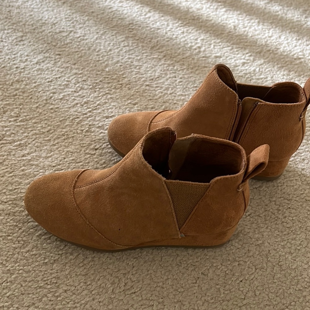 Toms booties size 2.5